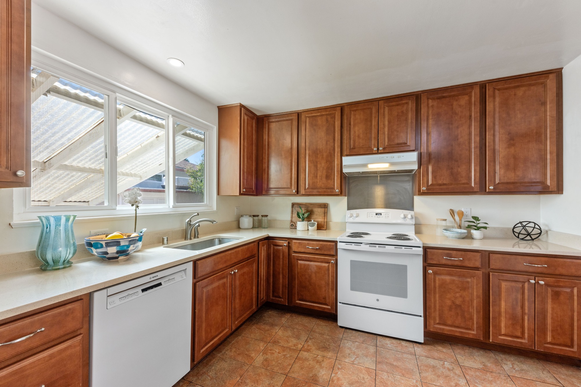 Burlingame, CA – Comparing Home Staging Services vs. Interior Design Services